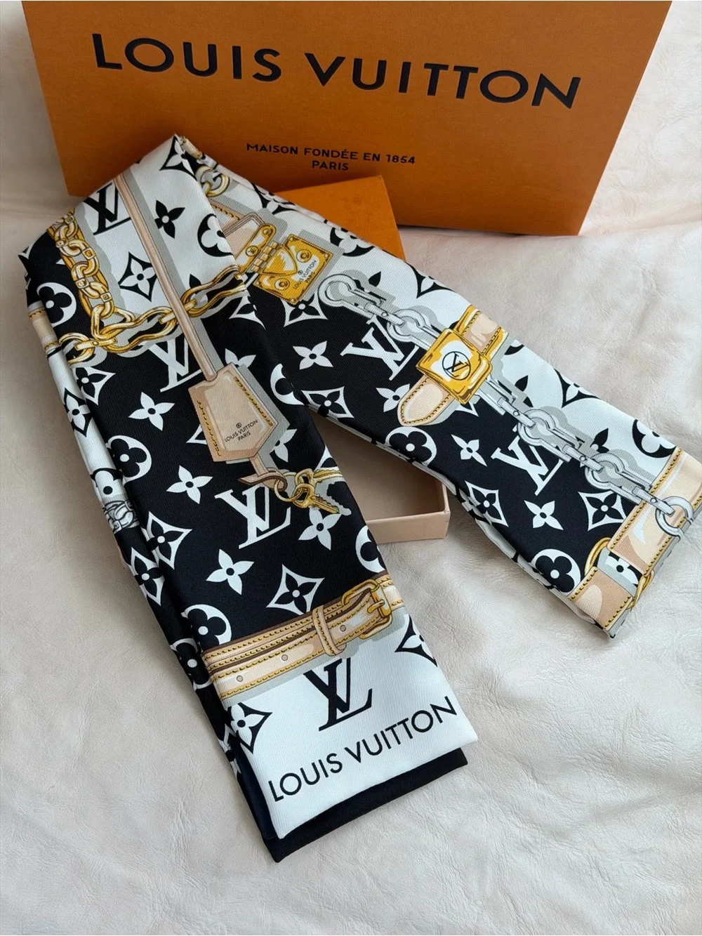 Louis Vuitton Black & White Monogram Confidential Bandeau Scarf